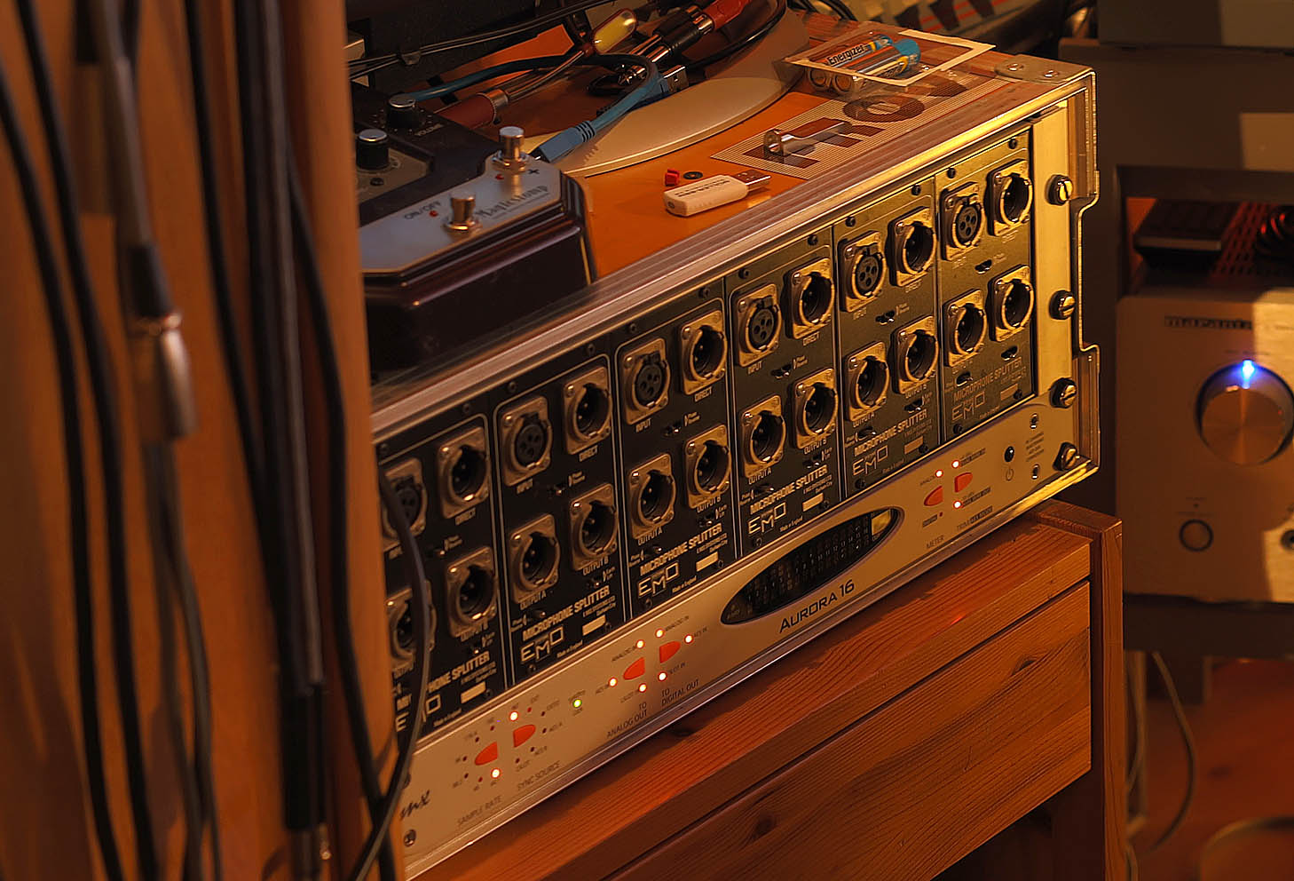 Aurora 16 AD/DA converter with EMO E340 microphone splitter