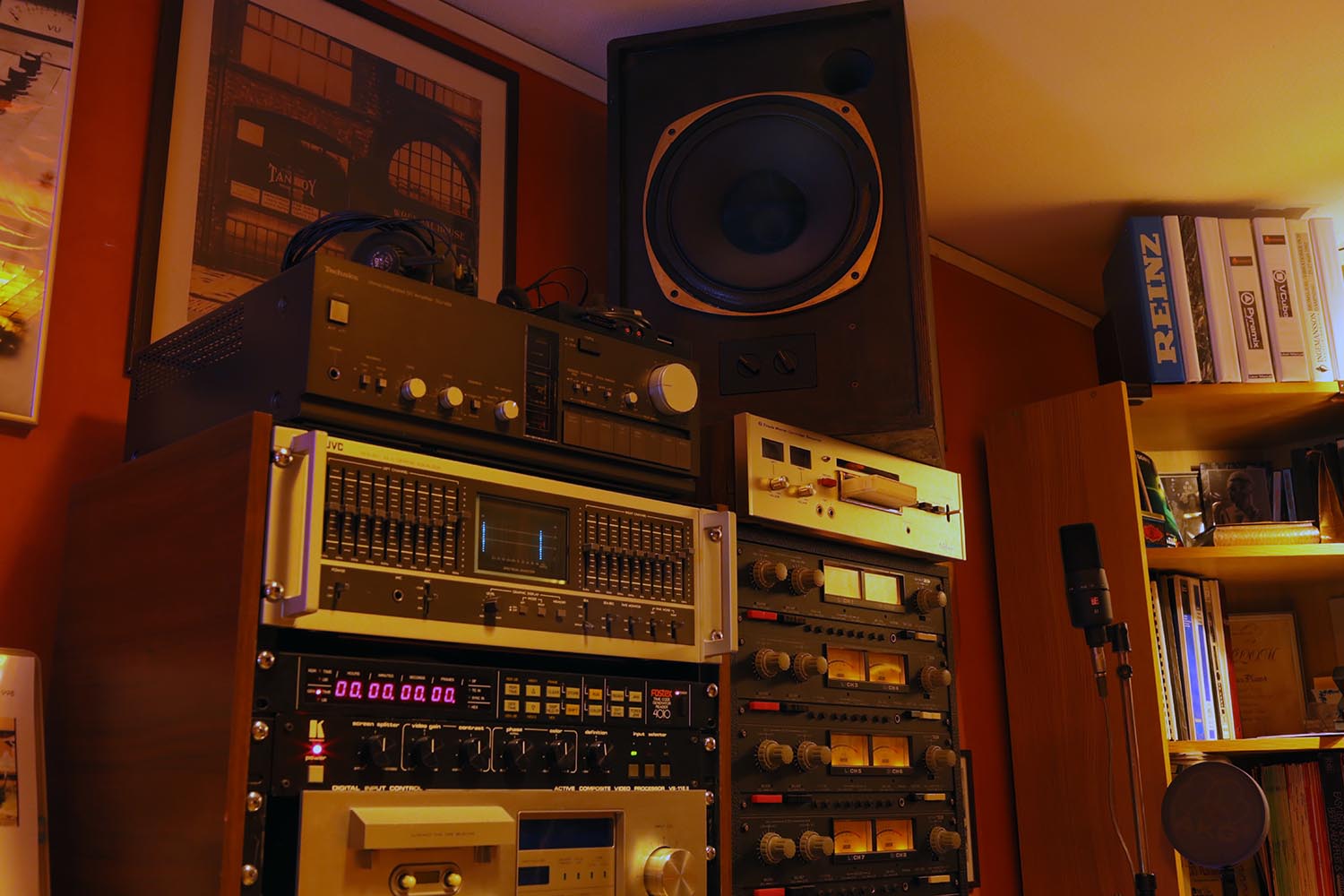 Big control room monitors 