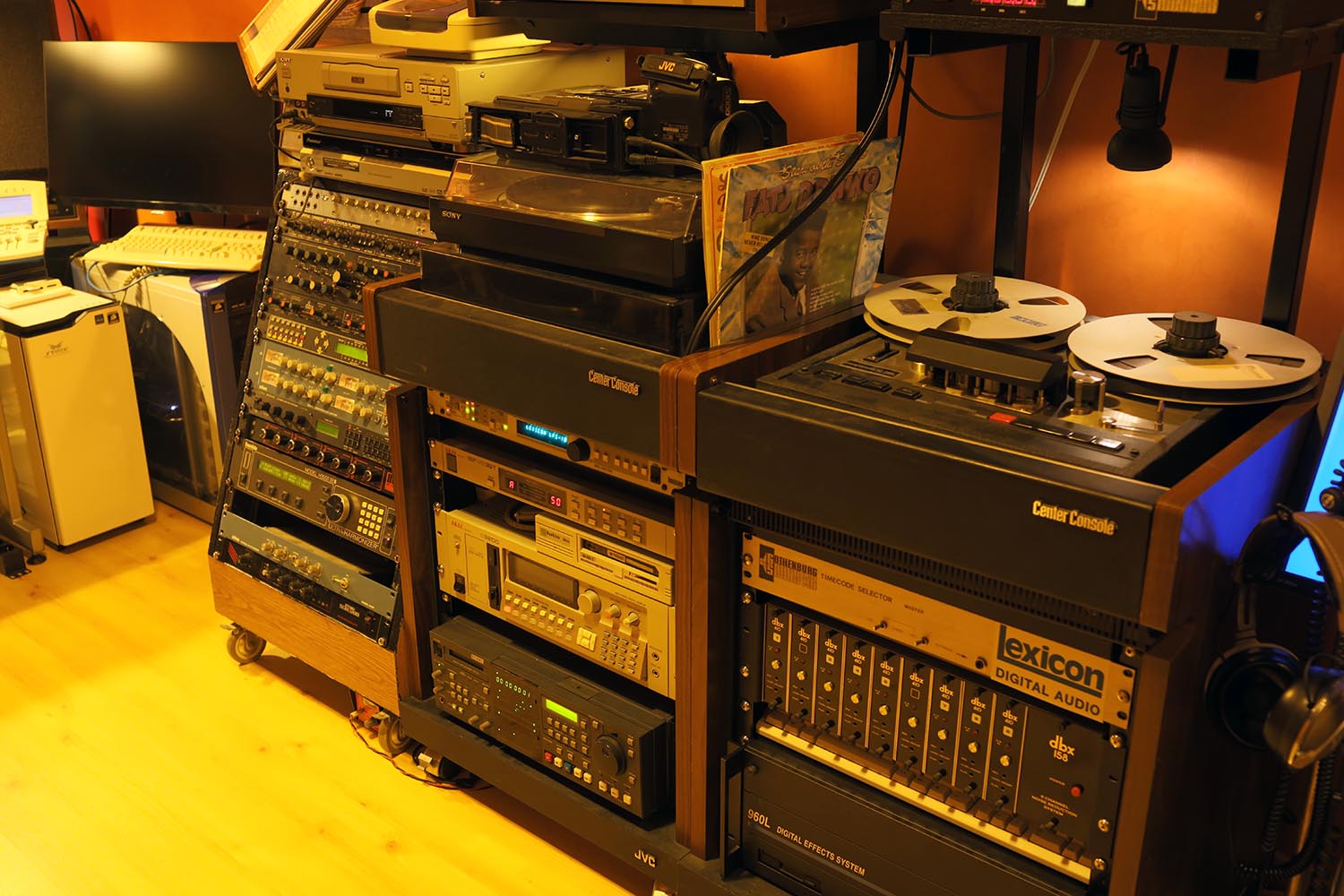 Sount effects processors, tape recorders and other stuff 